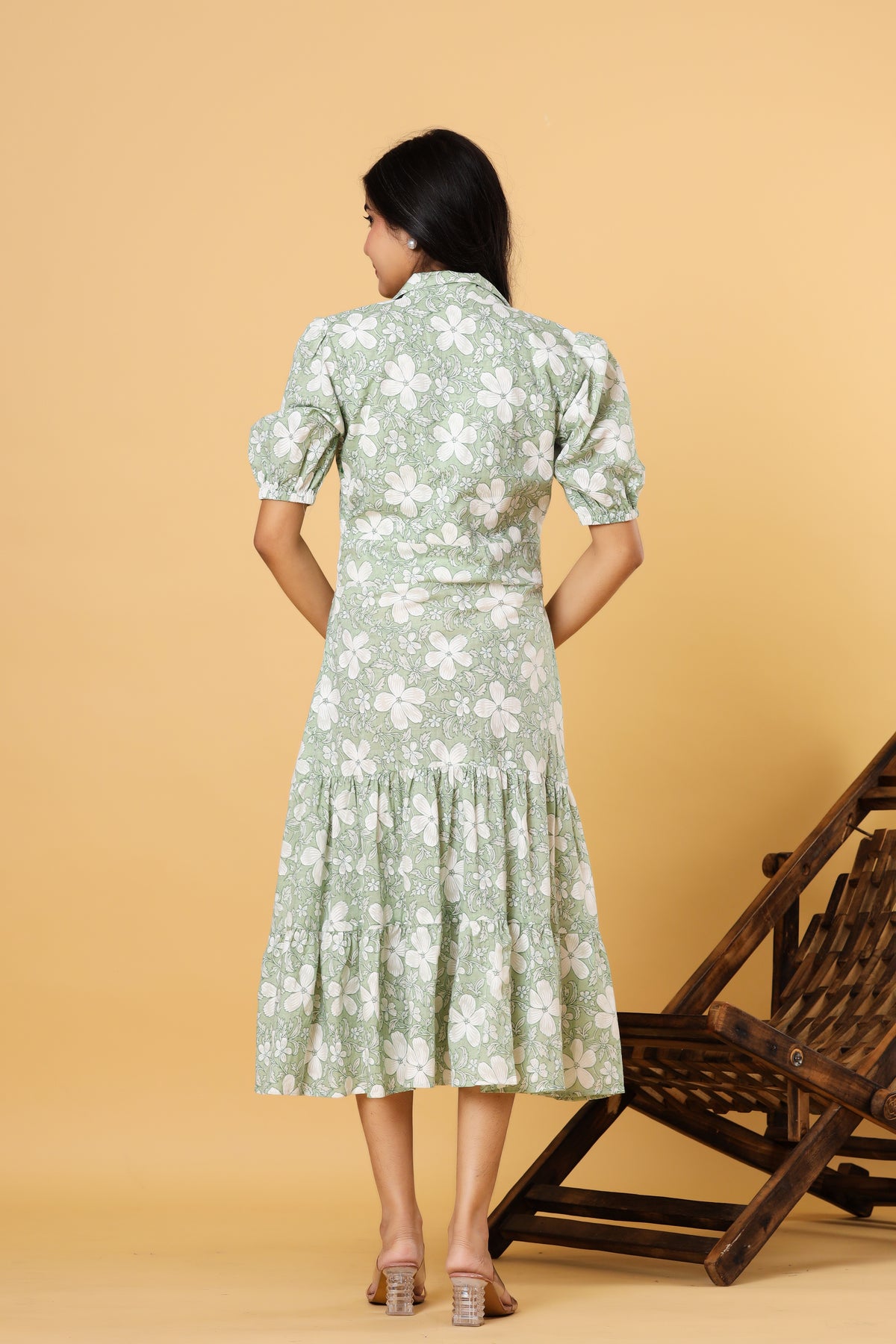 Women Green Floral Printed Collared Neck Tiered Midi Dress