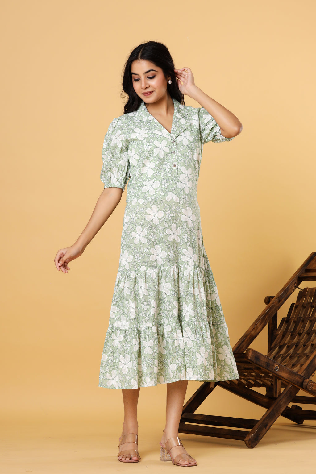 Women Green Floral Printed Collared Neck Tiered Midi Dress