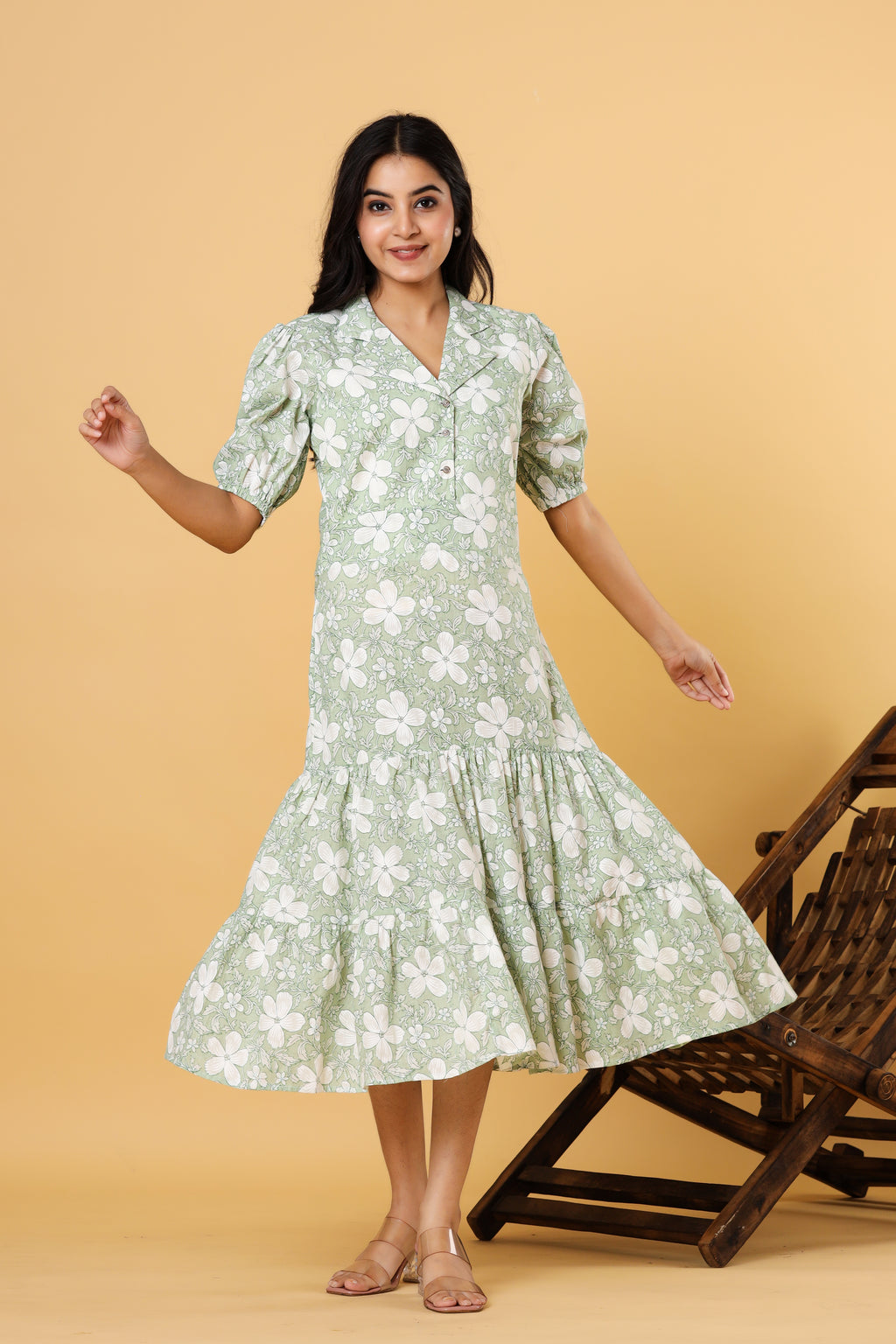 Women Green Floral Printed Collared Neck Tiered Midi Dress