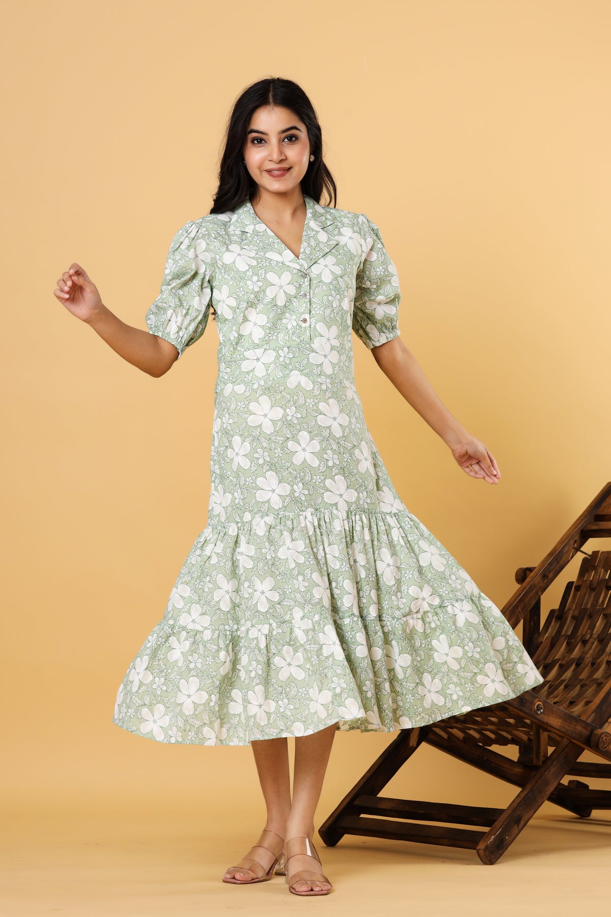 Women Green Floral Printed Collared Neck Tiered Midi Dress